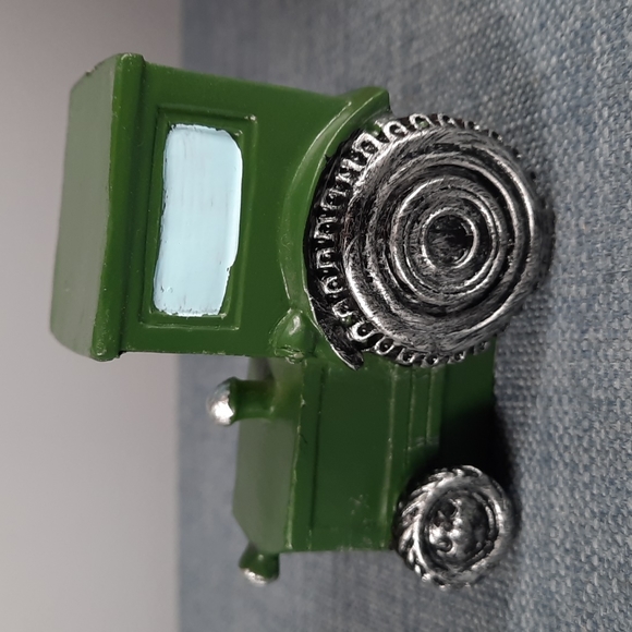 Fairy Garden Barn Tractor Set Metal Resin Indoor Outdoor Imagination Playtime - Picture 6 of 16